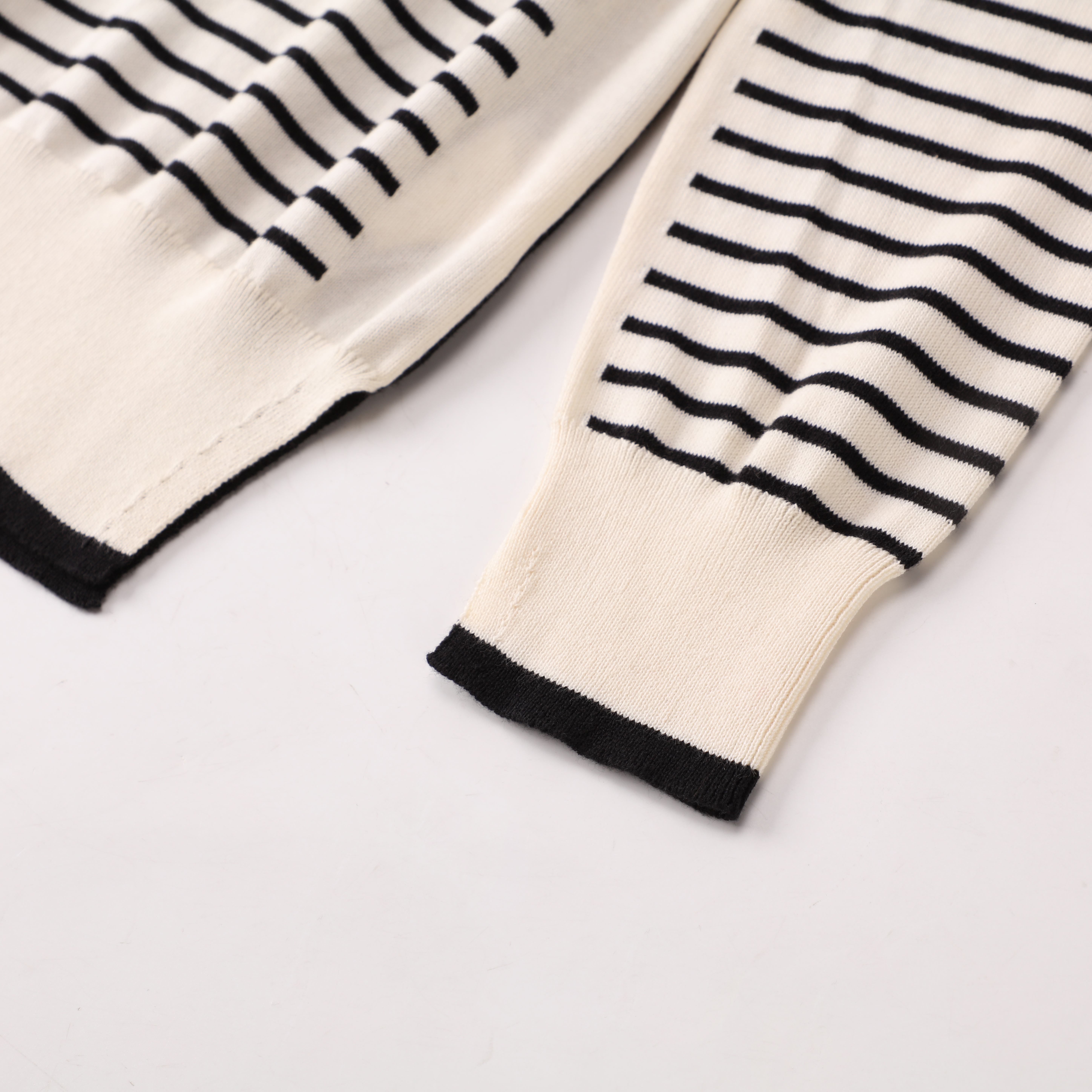 秋冬 OEM カスタムファッションストライプ長袖女性レディースプルオーバーニットセーター