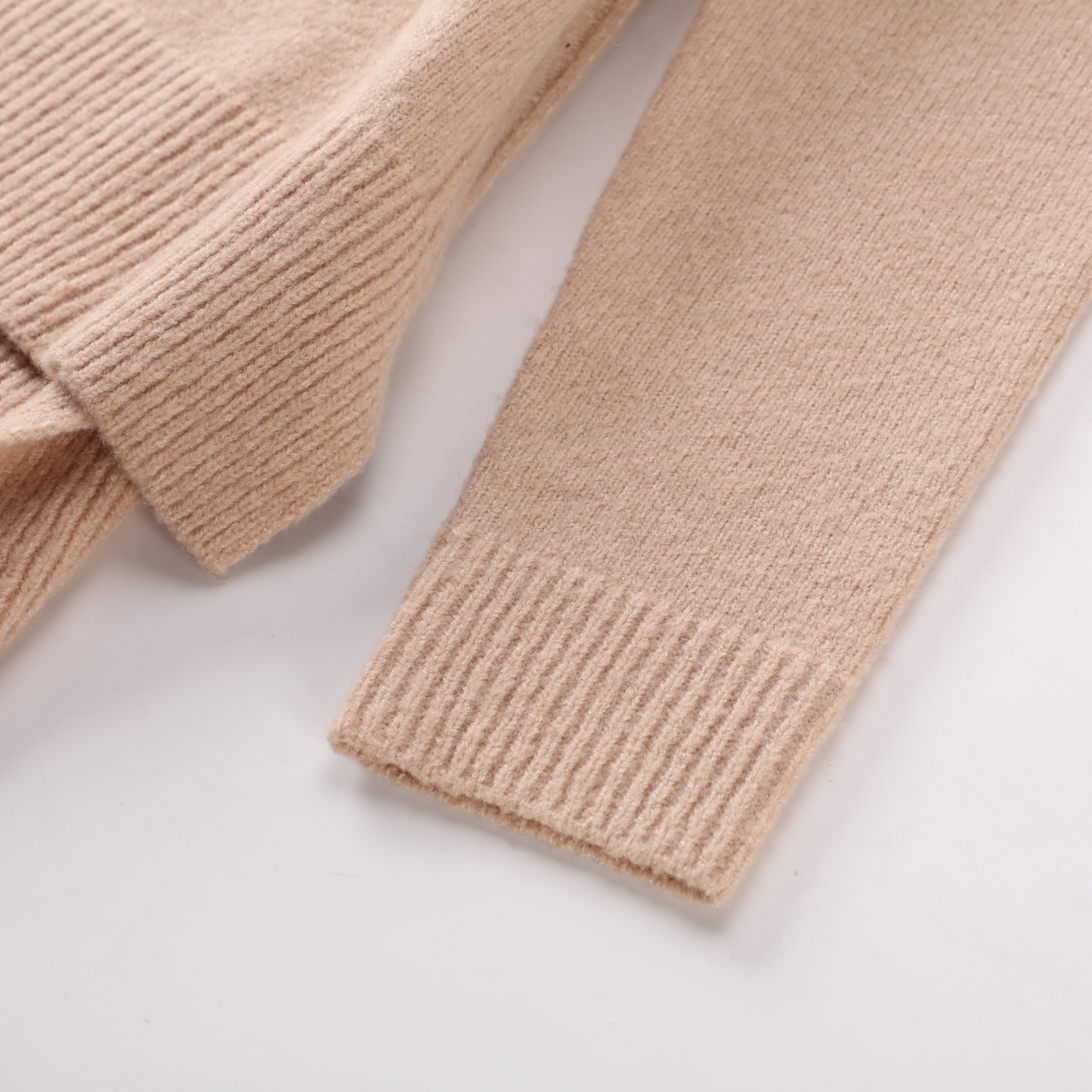 秋冬 OEM カスタム ベージュ長袖ルーズ女性レディース プルオーバー ニット セーター