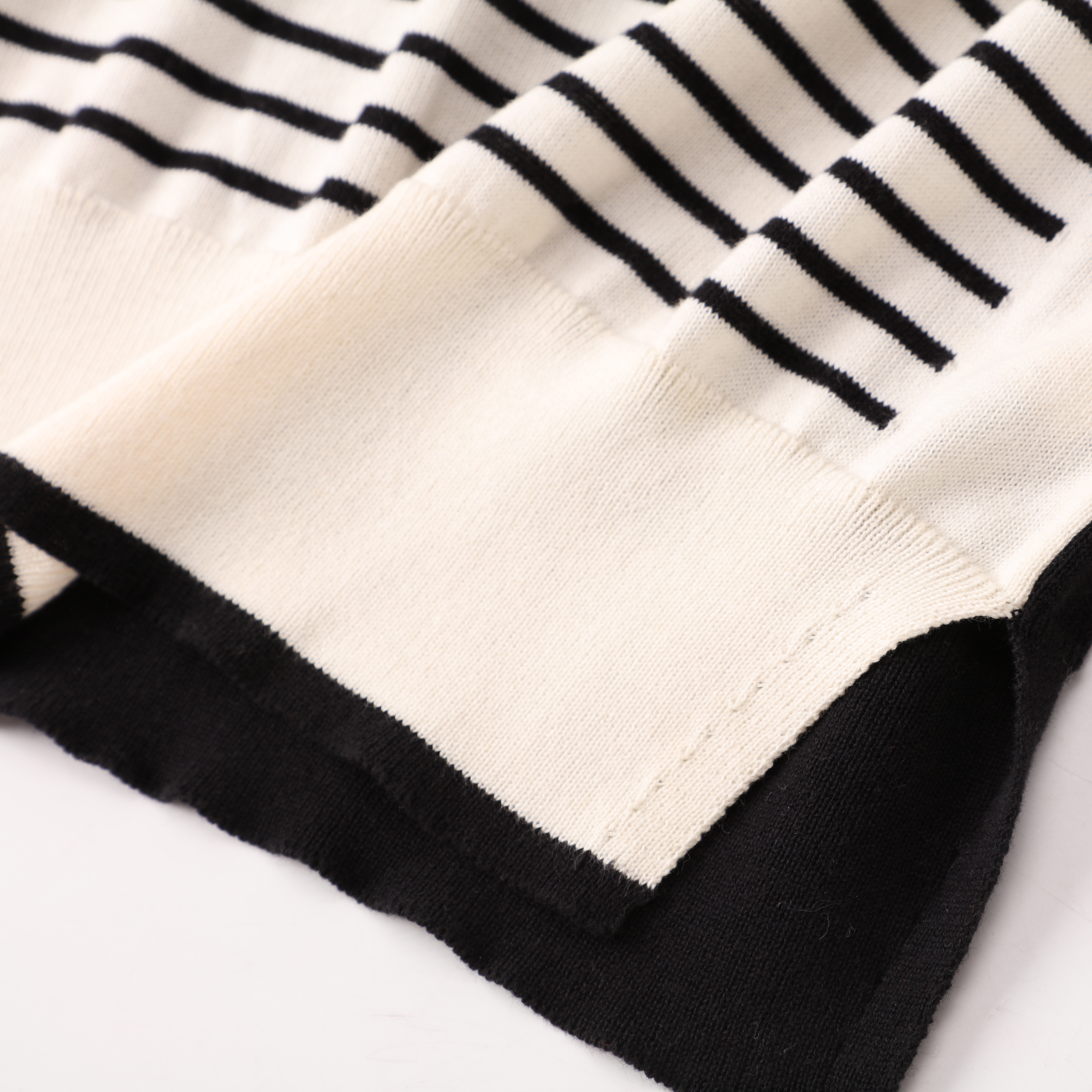 秋冬 OEM カスタムファッションストライプ長袖女性レディースプルオーバーニットセーター