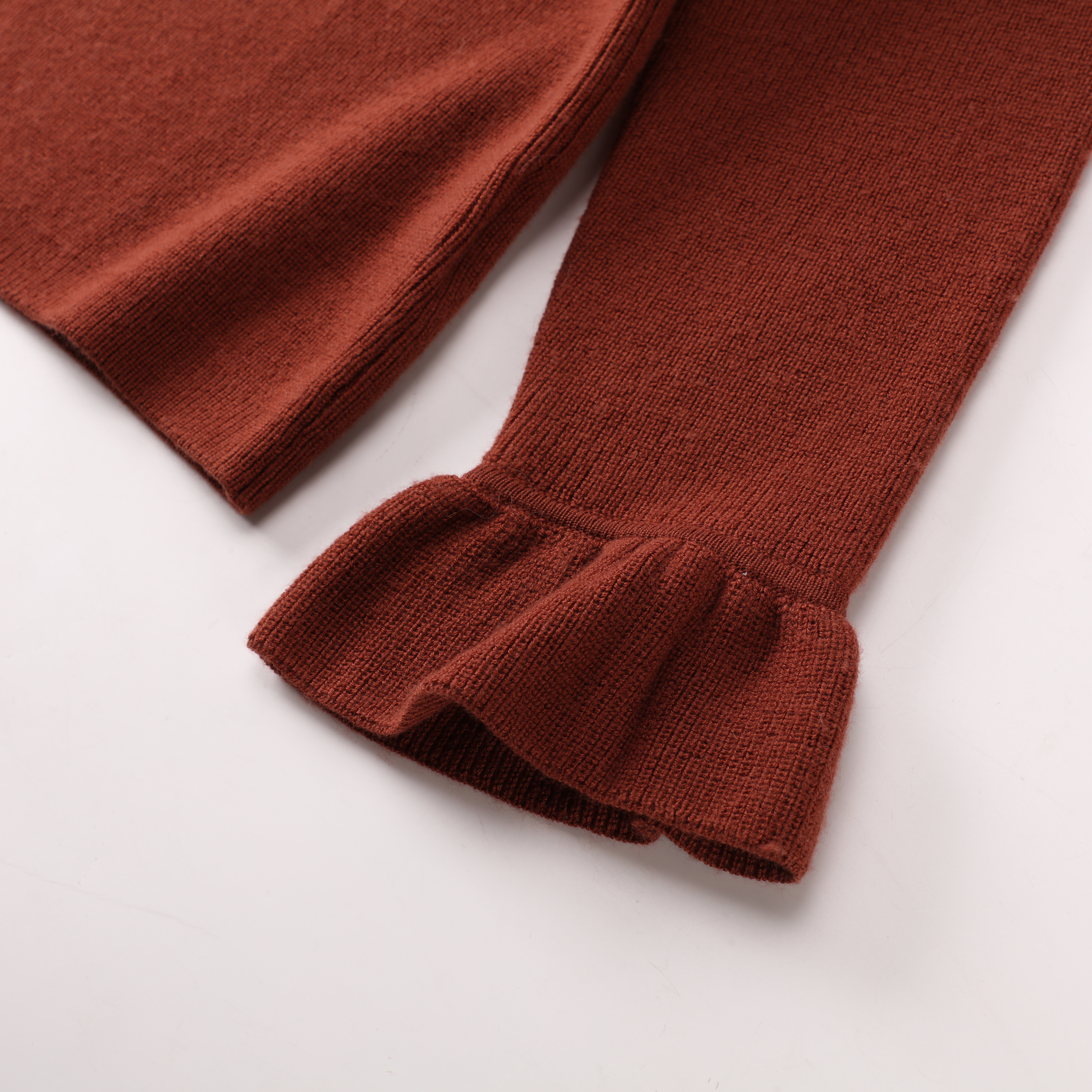 冬の OEM カスタム レッド フリル スリーブ V ネック女性レディース プルオーバー ニット セーター