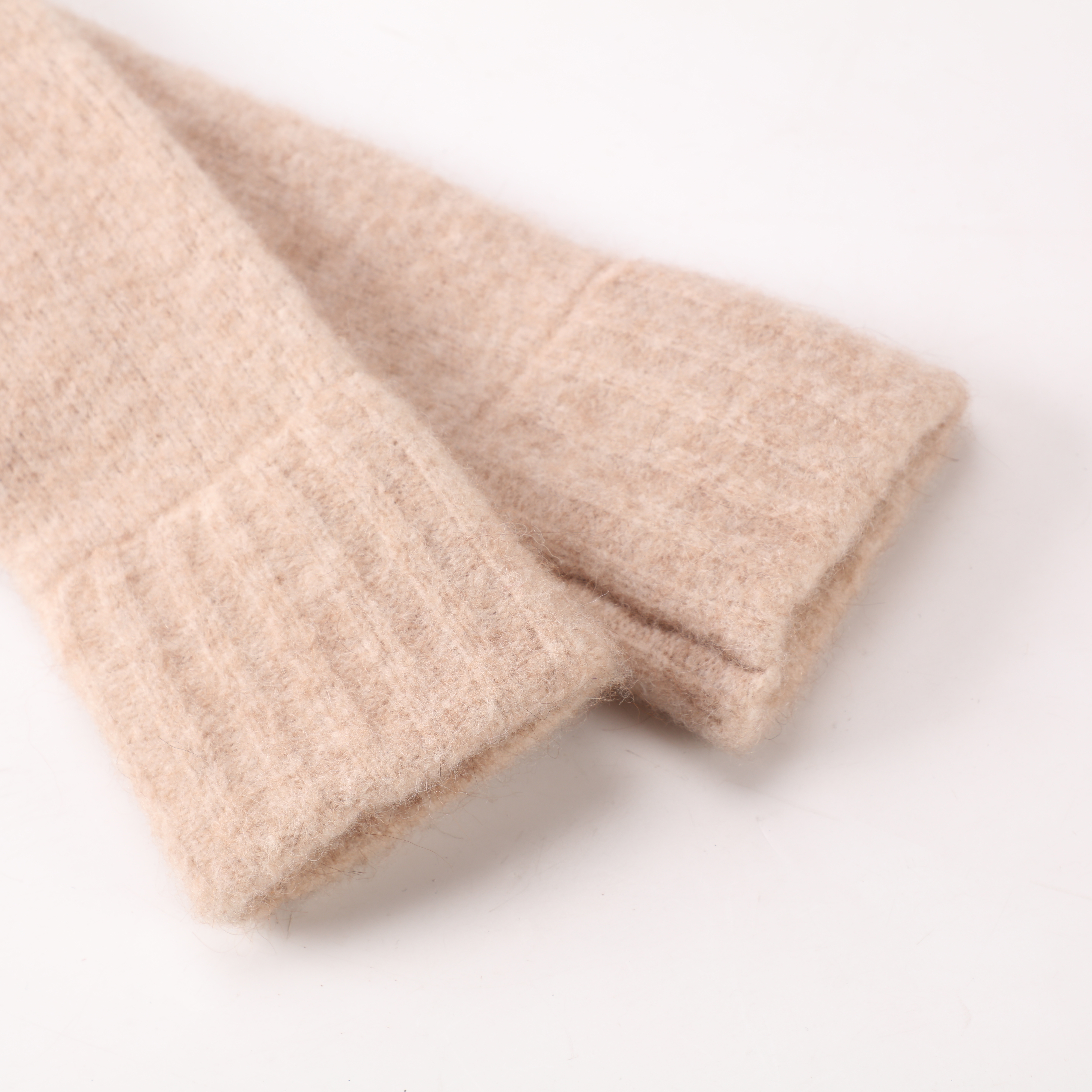 OEM カスタム ベージュ長袖ウール女性かぎ針編みトップ ニット セーター カーディガン ポケット付き