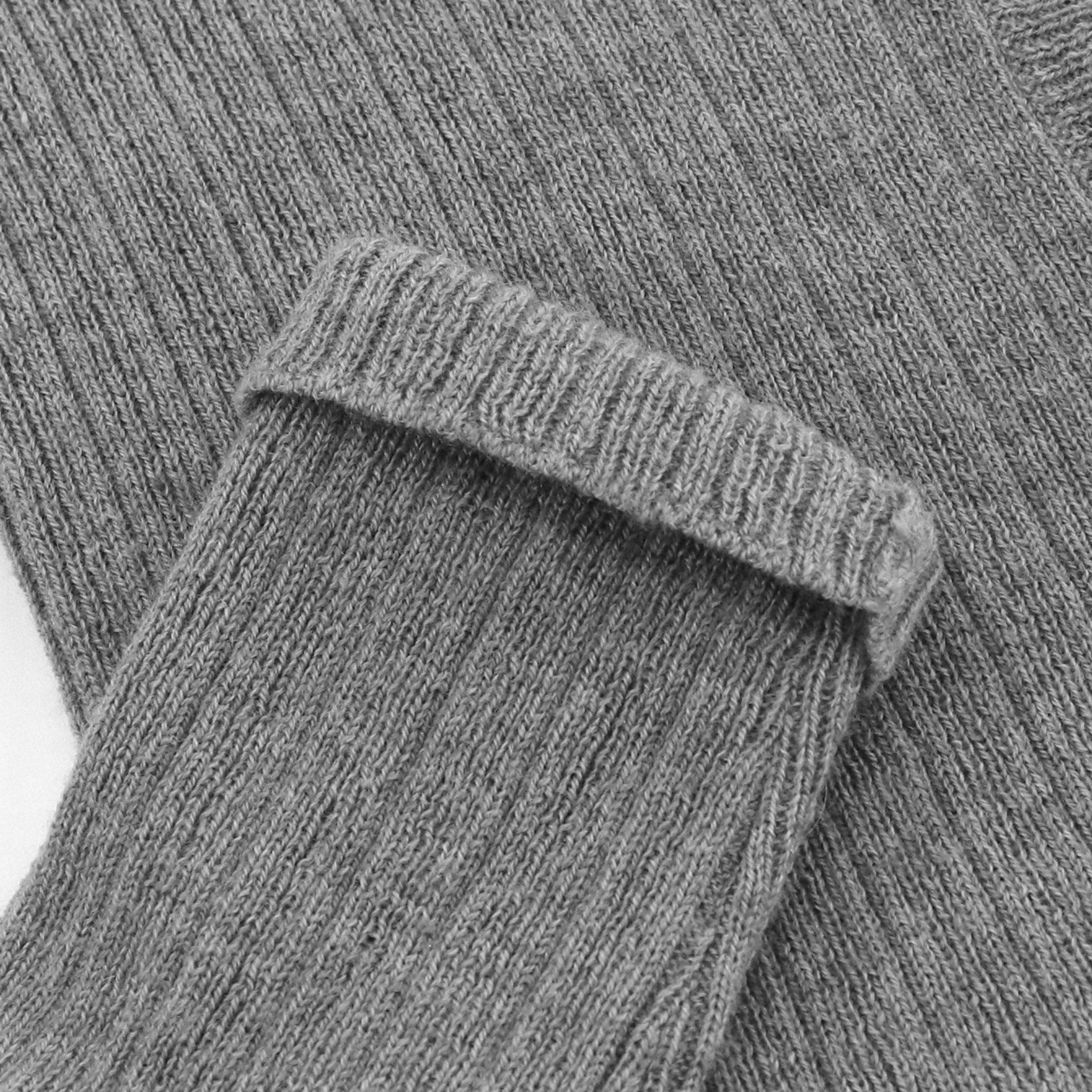 OEMの注文の冬の固体長い袖の100%のウールの女性の女性はセーターのカーディガンを編む